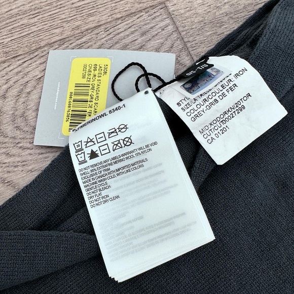 Canada Goose Ladies Standard Scarf - Iron Grey - Picture 4 of 4